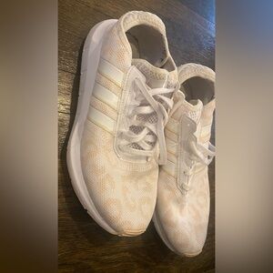 Womens 9 1/2 Adidas tennis shoes